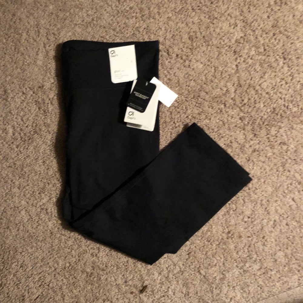 💚GapFit Blackout Capris